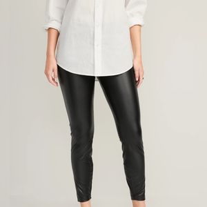 *FREE* with purchase NWOT Old Navy 2X leggings. Black stretch faux-leather pants